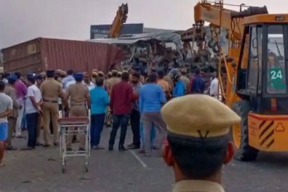 ভারতের তামিলনাড়ুতে বাস-লরির সংঘর্ষে নিহত ২০