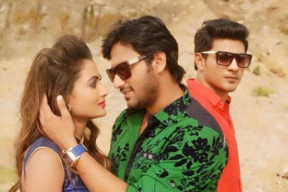 সিনেমার বিরুদ্ধে অশ্লীলতার অভিযোগ, আটকে আছে সেন্সরে