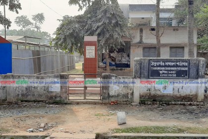ঠাকুরগাঁওয়ে অবহেলায় ভাষা সৈনিকের  স্মৃতিস্তম্ভ 