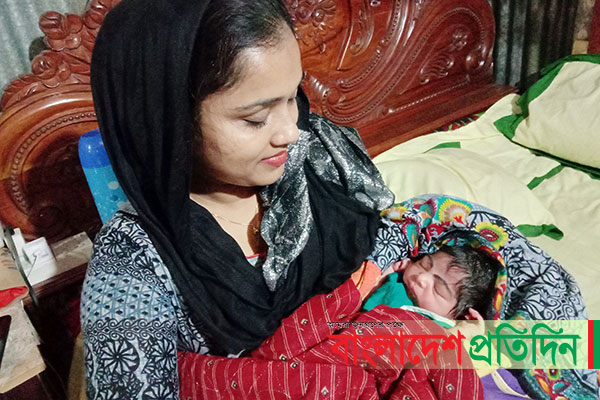 প্লাস্টিকের ঝুড়িতে পাওয়া গেল কন্যা শিশু, নাম দেওয়া হল ‘একুশে’! 