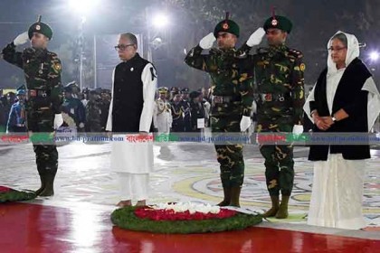 ভাষাশহীদদের প্রতি রাষ্ট্রপতি ও প্রধানমন্ত্রীর বিনম্র শ্রদ্ধা