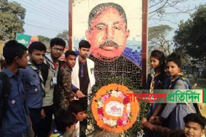 ফুলপুরে ভাষা সৈনিক এম শামছুল হকের প্রতিকৃতিতে পুষ্পস্তবক অর্পণ