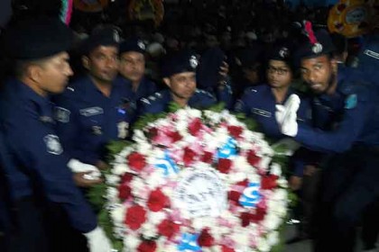 একুশের প্রথম প্রহরে শরীয়তপুরে ভাষাশহীদদের প্রতি শ্রদ্ধা