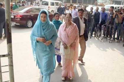 খালেদা জিয়াকে দেখতে হাসপাতালে পরিবারের সদস্যরা