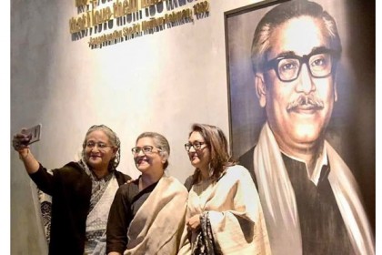 বোন-কন্যাকে সঙ্গে নিয়ে প্রধানমন্ত্রীর সেলফি