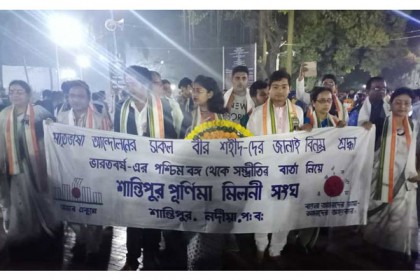 পশ্চিমবঙ্গ থেকে শ্রদ্ধা জানাতে কেন্দ্রীয় শহীদ মিনারে