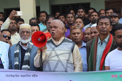 পিরোজপুরে কমিটি গঠন নিয়ে আওয়ামী লীগের বিক্ষোভ-সমাবেশ 