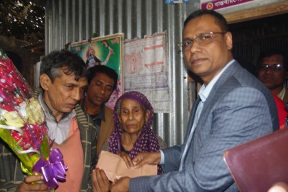 ঢামেক ছাত্র রাজ কুমারের সহযোগিতায় দিনাজপুরের এসপি