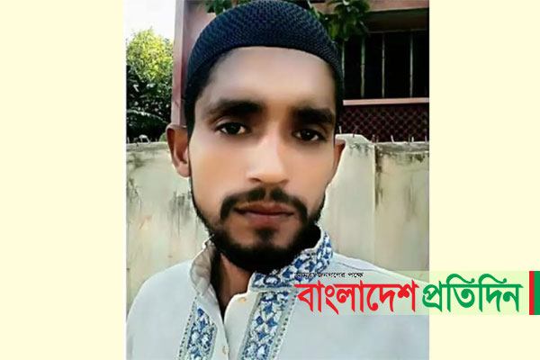 মা গিয়ে দেখলেন ছেলের পেটে ছুরি, ঝরছে রক্ত!