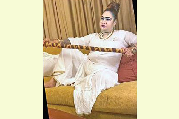প্রভাবশালী ব্যক্তিদের অন্তরঙ্গ দৃশ্যের ভিডিও ক্লিপ উদ্ধার পাপিয়ার কাছ থেকে