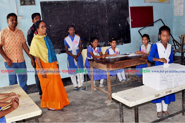 বগুড়ায় প্রাথমিক বিদ্যালয়ে স্টুডেন্ট ক্যাবিনেট নির্বাচন 