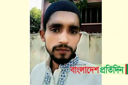 মা গিয়ে দেখলেন ছেলের পেটে ছুরি, ঝরছে রক্ত!