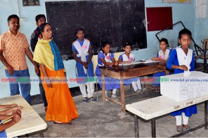 বগুড়ায় প্রাথমিক বিদ্যালয়ে স্টুডেন্ট ক্যাবিনেট নির্বাচন 