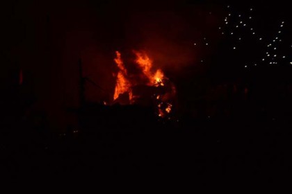 নোয়াখালীতে অগ্নিকাণ্ডে ১৫ দোকান পুড়ে ছাই