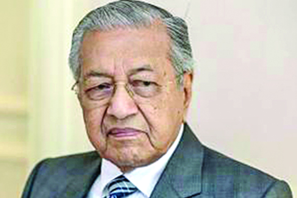প্রধানমন্ত্রিত্ব কি ছেড়ে দিচ্ছেন মাহাথির?