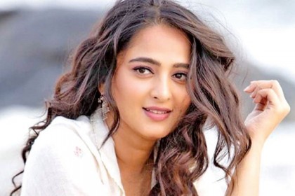 ক্রিকেটারের সঙ্গে প্রেম নিয়ে মুখ খুললেন আনুশকা