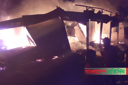 ব্রাহ্মণবাড়িয়ায় অগ্নিকাণ্ডে ১১ দোকান পুড়ে ছাই 