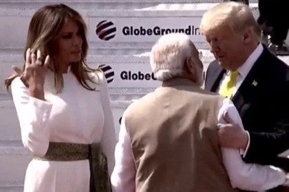 ভারতের মাটিতে পা রাখলেন ট্রাম্প