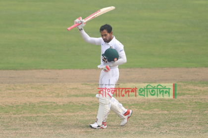 মুমিনুলের পর মুশফিকের সেঞ্চুরি