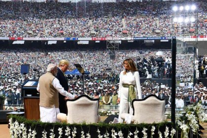 'নমস্তে ট্রাম্প' অনুষ্ঠানে অভিভূত মার্কিন প্রেসিডেন্ট