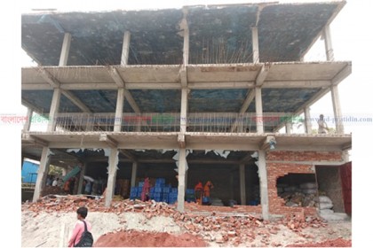 অনুমোদনহীন ৭ তলা ভবন ভেঙে দিল রাজউক