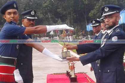 পুলিশ একাডেমিতে টিআরসিদের সমাপনী কুচকাওয়াজ অনুষ্ঠিত
