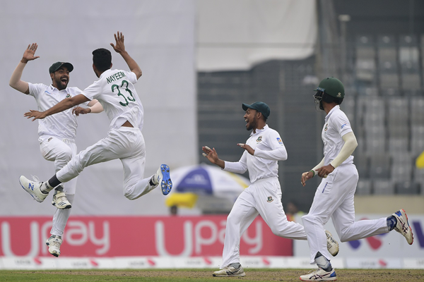 চতুর্থ দিনের খেলা শুরু