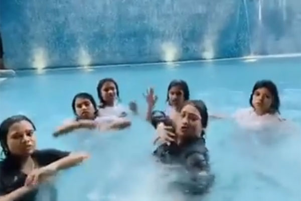 পাপিয়ার জলকেলির ভিডিও ভাইরাল