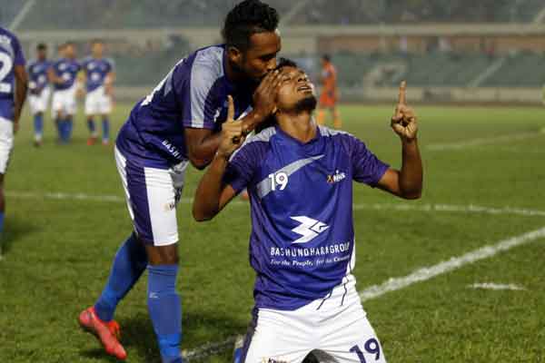 ব্রাদার্সকে হারিয়ে শীর্ষে বসুন্ধরা কিংস