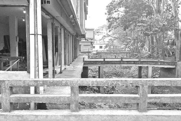 দখলে ব্যাহত খালের পানি প্রবাহ, কৃষকের কান্না