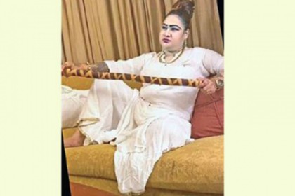 দুজন প্রভাবশালী নেত্রীর নাম বলেছেন পাপিয়া