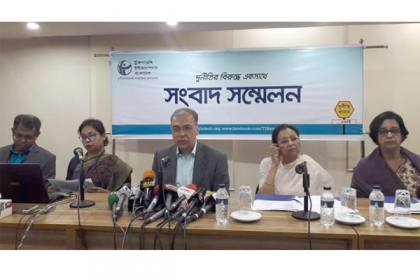 বড় ধরনের দুর্নীতির ক্ষেত্রে পদক্ষেপ নিচ্ছে না দুদক: টিআইবি