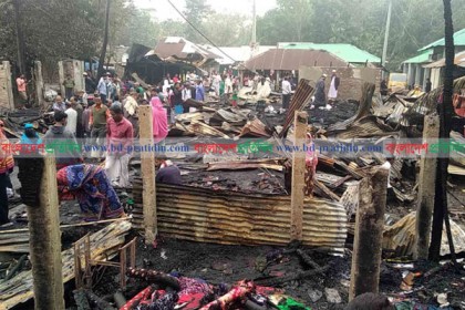 শরণখোলায় ভয়াবহ আগুনে ২২টি দোকান পুড়ে ছাই