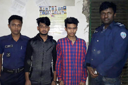 প্রেমিকের বন্ধুদের দ্বারা ইপিজেড শ্রমিক ধর্ষিত 