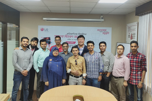 মাতৃভাষায় অনুভূতি প্রকাশ কার্যক্রমের বিজয়ীদের পুরস্কার বিতরণে এলজি ইলেকট্রনিক্স