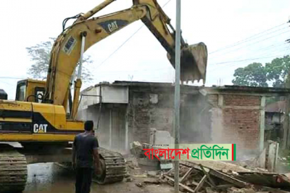 শার্শায় ৪০টি অবৈধ স্থাপনা উচ্ছেদ অভিযান