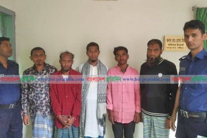 রায়পুরে ৫ জুয়াড়ি আটক