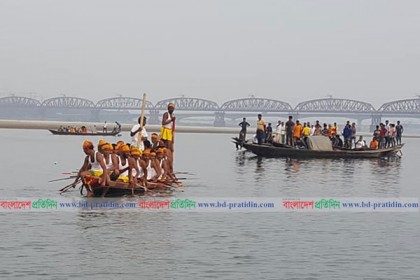 মুজিববর্ষ উপলক্ষে কুষ্টিয়ায় নৌকা বাইচ প্রতিযোগিতা