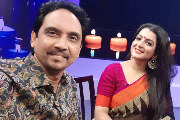 মিউজিক্যাল লাইভ শোতে দেবলীনা-সন্দীপন
