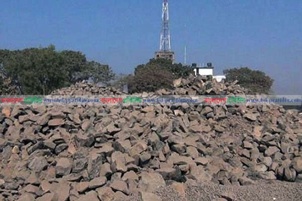 হিলি স্থলবন্দর দিয়ে পাথর আমদানিতে রাজস্ব বাড়লেও সুবিধা বাড়েনি
