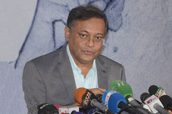 স্মার্টফোন নয়, সন্তনের হাতে বই তুলে দিন: তথ্যমন্ত্রী