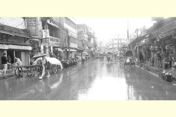 বসন্তের বৃষ্টিতে জনদুর্ভোগ