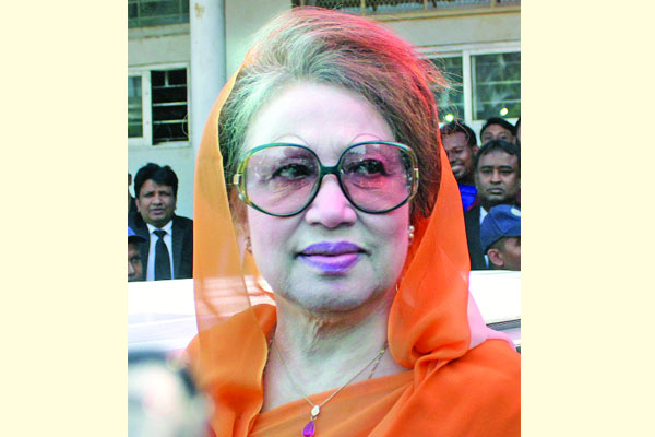 অ্যাডভান্স ট্রিটমেন্টে সম্মতি নেই খালেদার