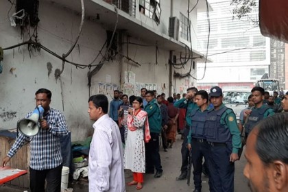 প্রতিষ্ঠানের নামফলকে বাংলায় লেখা নিশ্চিতে চলছে অভিযান 