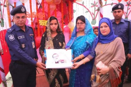 নোয়াখালীতে এতিম বিলকিছের বিয়ে দিল পুনাক   