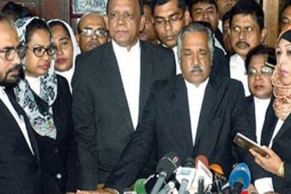 'সরকার খালেদা জিয়াকে রাজনৈতিকভাবে ভয় পায়'