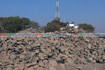 হিলি স্থলবন্দর দিয়ে পাথর আমদানিতে রাজস্ব বাড়লেও সুবিধা বাড়েনি