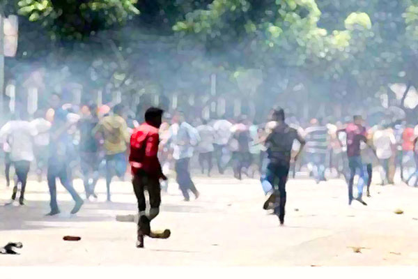 ঢাকা কলেজের সঙ্গে সংঘর্ষের ঘটনায় সিটি কলেজের তিন ছাত্র গ্রেফতার