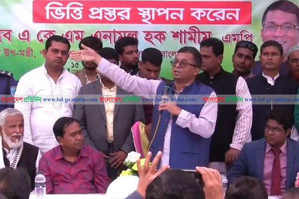 'নদী ভরাট করে পদ্মার ভাঙন কবলিতদের মাঝে জমি ফিরিয়ে দেয়া হচ্ছে'