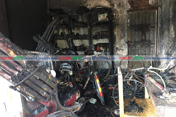 আখাউড়ায় আগুনে পুড়ে ছাই দুই দোকান